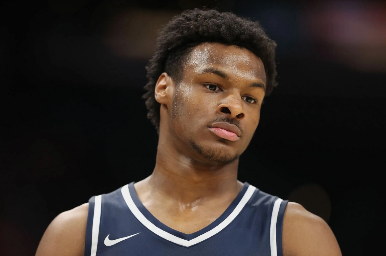 Bronny James. Ao contrário de muitos outros jovens jogadores de basquete que podem