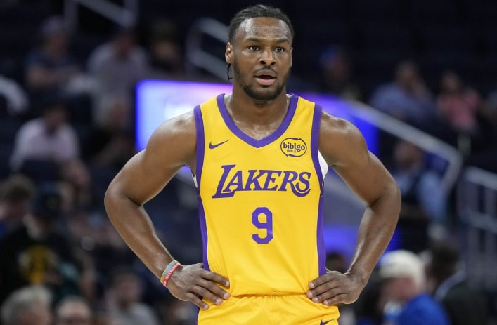 Bronny James brilha com impressionante arremesso rápido em jogo da G-League