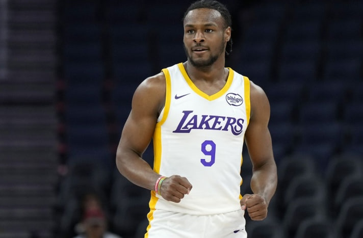Bronny James brilha com impressionante arremesso rápido em jogo da G-League
