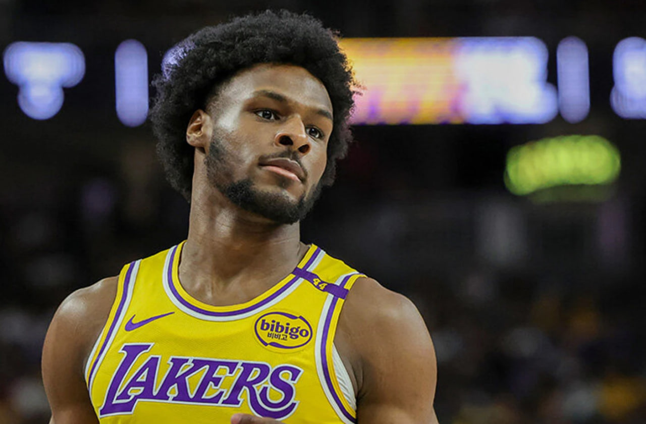 Bronny James brilha na vitória contra Mack McClung, estabelecendo novos recordes na carreira